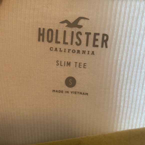 Hollister top. - Picture 4 of 4